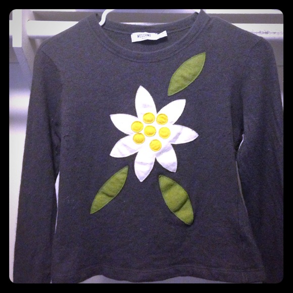 Grey long sleeve sweater