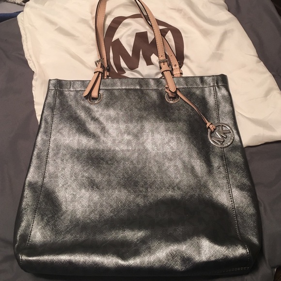 Almost new MK jet set Gunmetal Tote