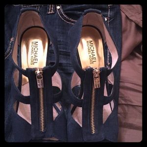 Micheal Kors shoes size 8 1/2 navy zip front