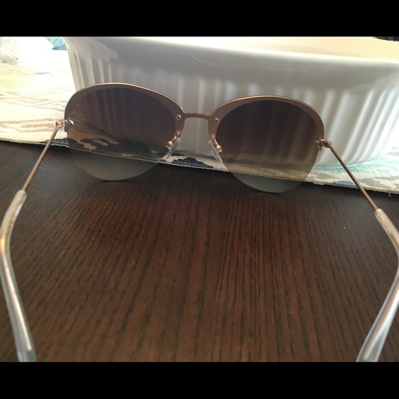 Express Aviator sunglasses - Picture 2 of 3