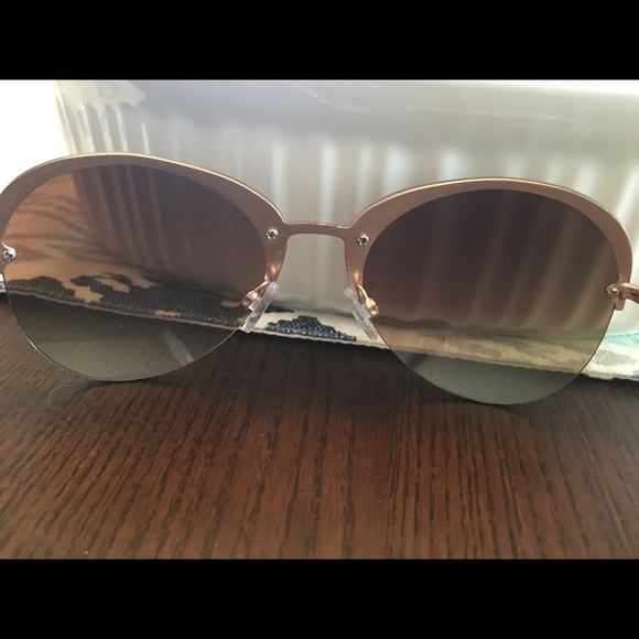Express Aviator sunglasses - Picture 3 of 3