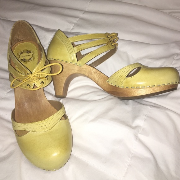 Yellow leather heels