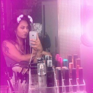 Meet your Posher, Esther