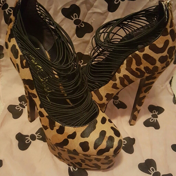 *SOLD ON MERC* London Trash leopard print heels - Picture 1 of 4