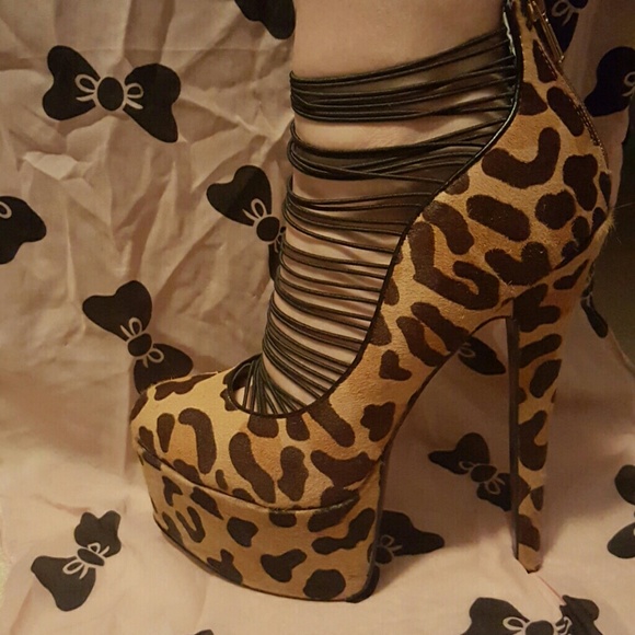 *SOLD ON MERC* London Trash leopard print heels - Picture 4 of 4