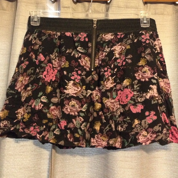 Dresses & Skirts - Floral Skirt