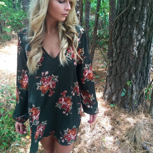Dresses & Skirts - Olive floral print dress