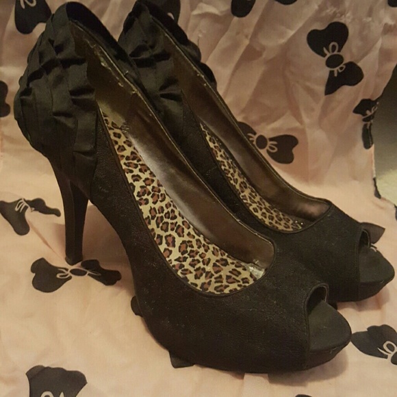 Adorable black ruffle heels with lace detail