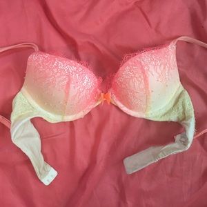 32 B Victoria Secret VERY SEXY Push up bra 💓
