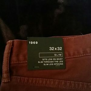 Mens burgundy 1969 Gap pants; slim.