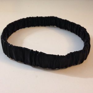 Urban Outfitters Stretchy Pleather Headband