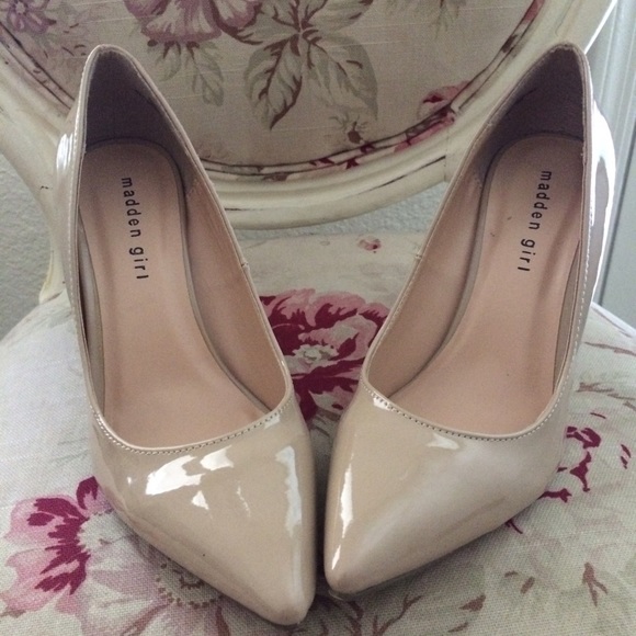 👠Madden Girl - Nude Pointed Toe Pumps. 👠