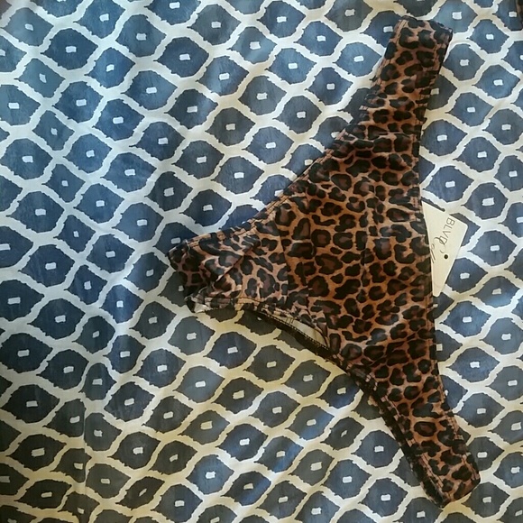 Leopard print bikini - Picture 2 of 3