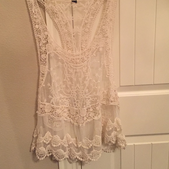 Cute lace top one size should fit most