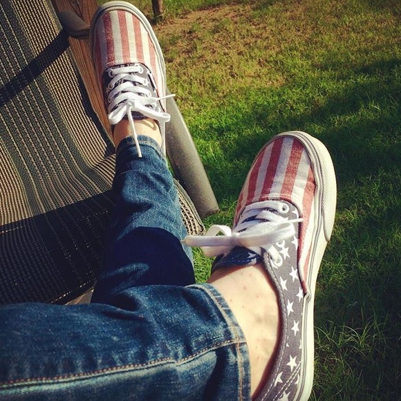 Vans make her dance! - Picture 2 of 2