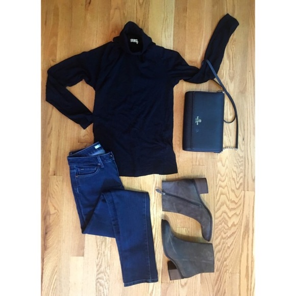 LASTCHANCECLOSETCLOSING- Madewell Black Turtleneck