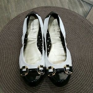 Tahari flat shoes