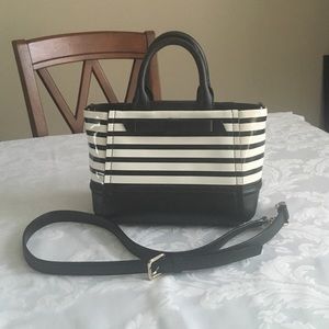 Kate Spade pursue with cross over band