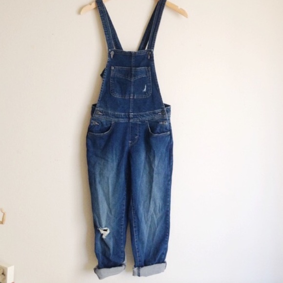 Levi dark wash overalls!