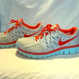 Nike Flex Runs Size 9.5