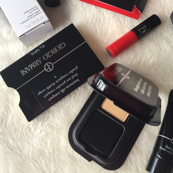 🎉HP 10/21🎉 Giorgio Armani make up skincare set - Picture 3 of 4