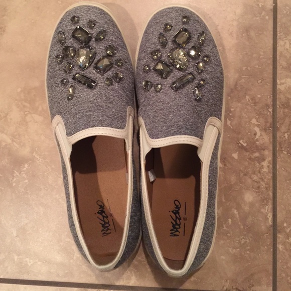 Size 8 embellished sneakers. Heather gray HOLD