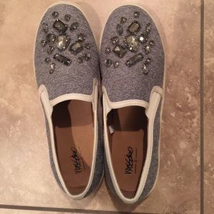 Size 8 embellished sneakers. Heather gray HOLD
