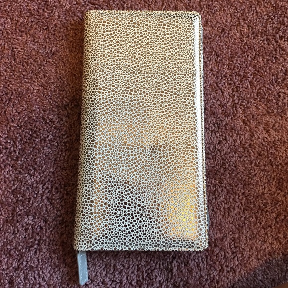 Nice travel wallet. Never used.