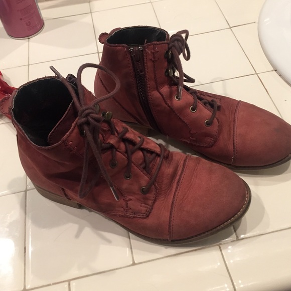 Steve Madden Robbinn Burgundy - Picture 2 of 4