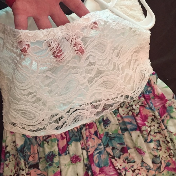 Strapless dress. - Picture 3 of 3