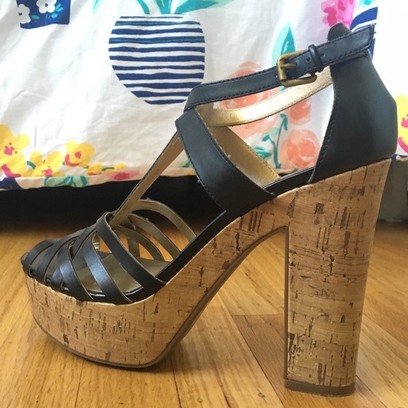 Never worn G by Guess heels in size 10 - Picture 1 of 4