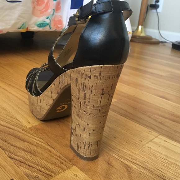 Never worn G by Guess heels in size 10 - Picture 3 of 4