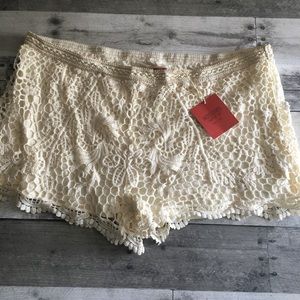 🔴SOLD🔴 NWT Lace shorts