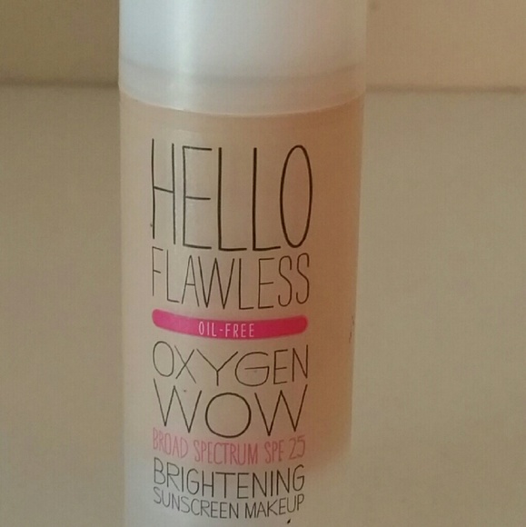 Benefit Hello Flawless Oxygen Wow Foundation
