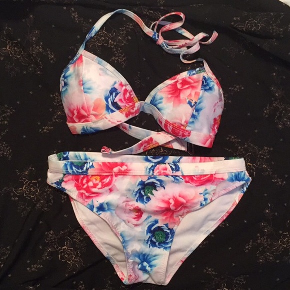 NEW FLORAL BIKINI