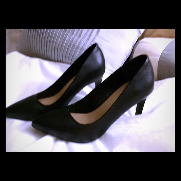 Black 3.25" heels never worn