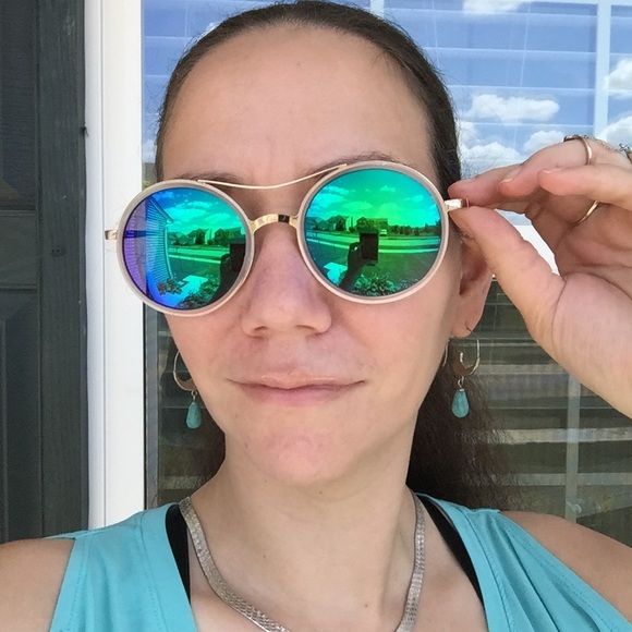 Celebrity Eyewear Mirrored Sunglasses - Picture 1 of 3