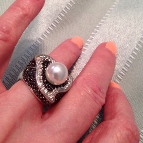 Faux pearl and black spinel ring