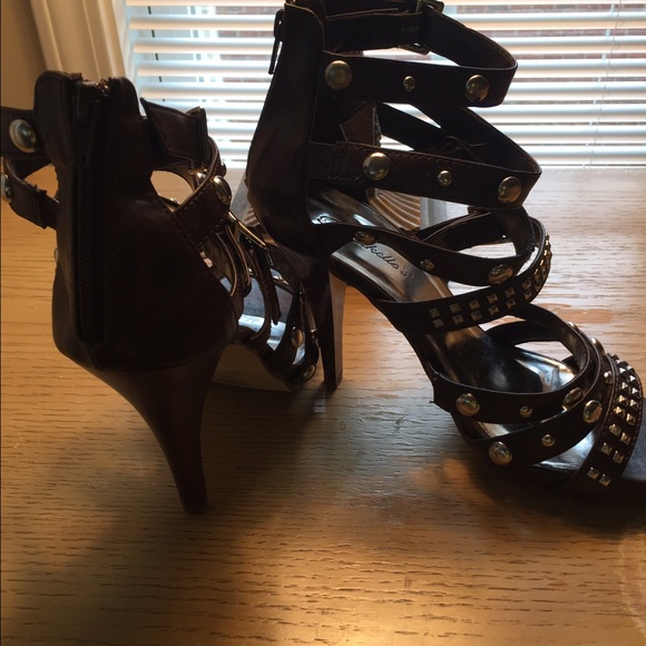 Heels - Picture 3 of 3