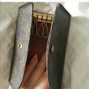 AUTHENTIC 🎉LV monogram 6 key!