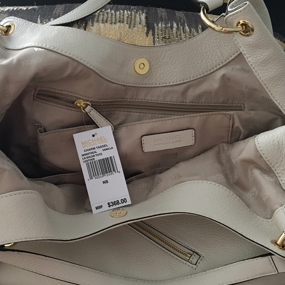 ๐SOLD ๐ NWT Michael Kors Vanilla LG Shldr Tote - Picture 2 of 2