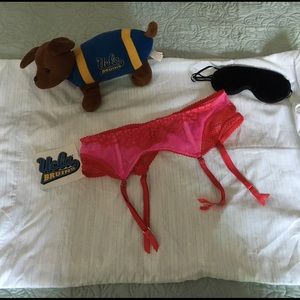 NWT Victoria's Secret Garter. Size M/L