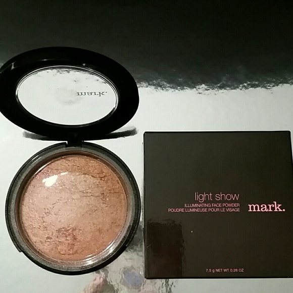NWOT Avon - Mark Light Show Illumminating Powder