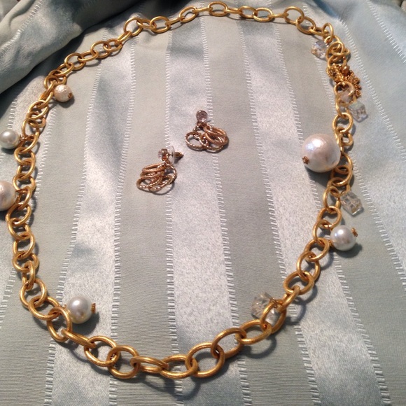 Necklace and earring set
