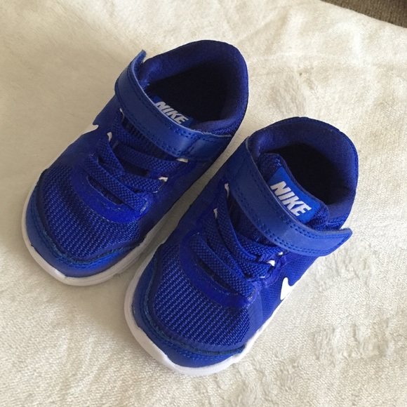 NWOT blue and white infant Nike tennis shoes