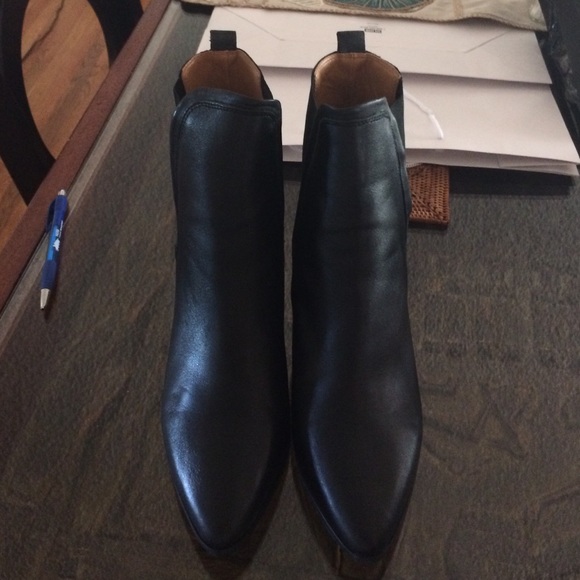BRAND NEW CHELSEA BOOTS