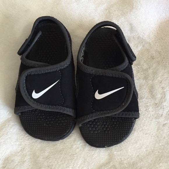 NWT black nike infant sandals