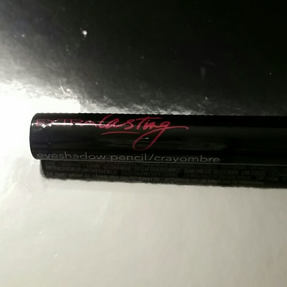 NWT Avon Extra Lasting Eyeshadow Pencil Violet
