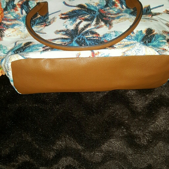 STYLE & CO THE SEA TOTE PALM. - Picture 4 of 4