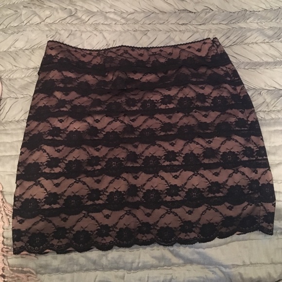 Short lace skirt!